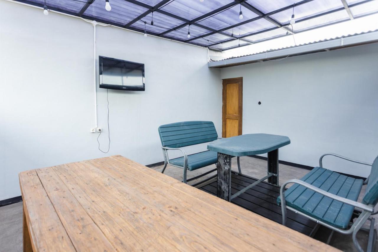 Reddoorz Hostel @ Malang City Center 2 Экстерьер фото